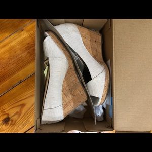New with tags Toms wedges